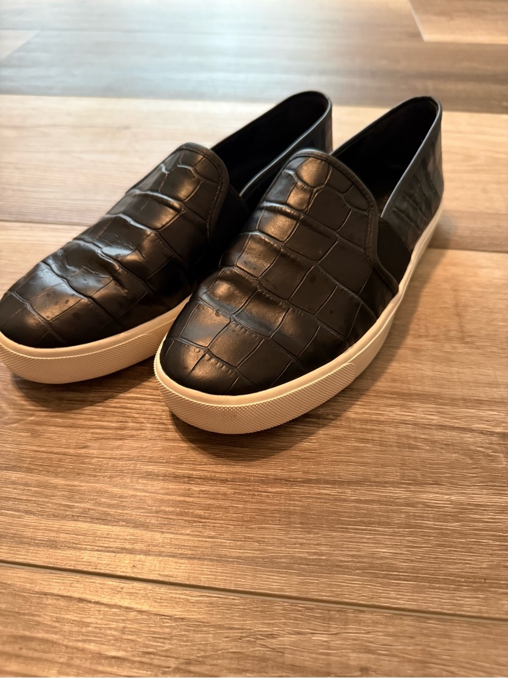 Vince Women's Black Croc-Embossed Slip-On Leather Loafers - Picture 2 of 7